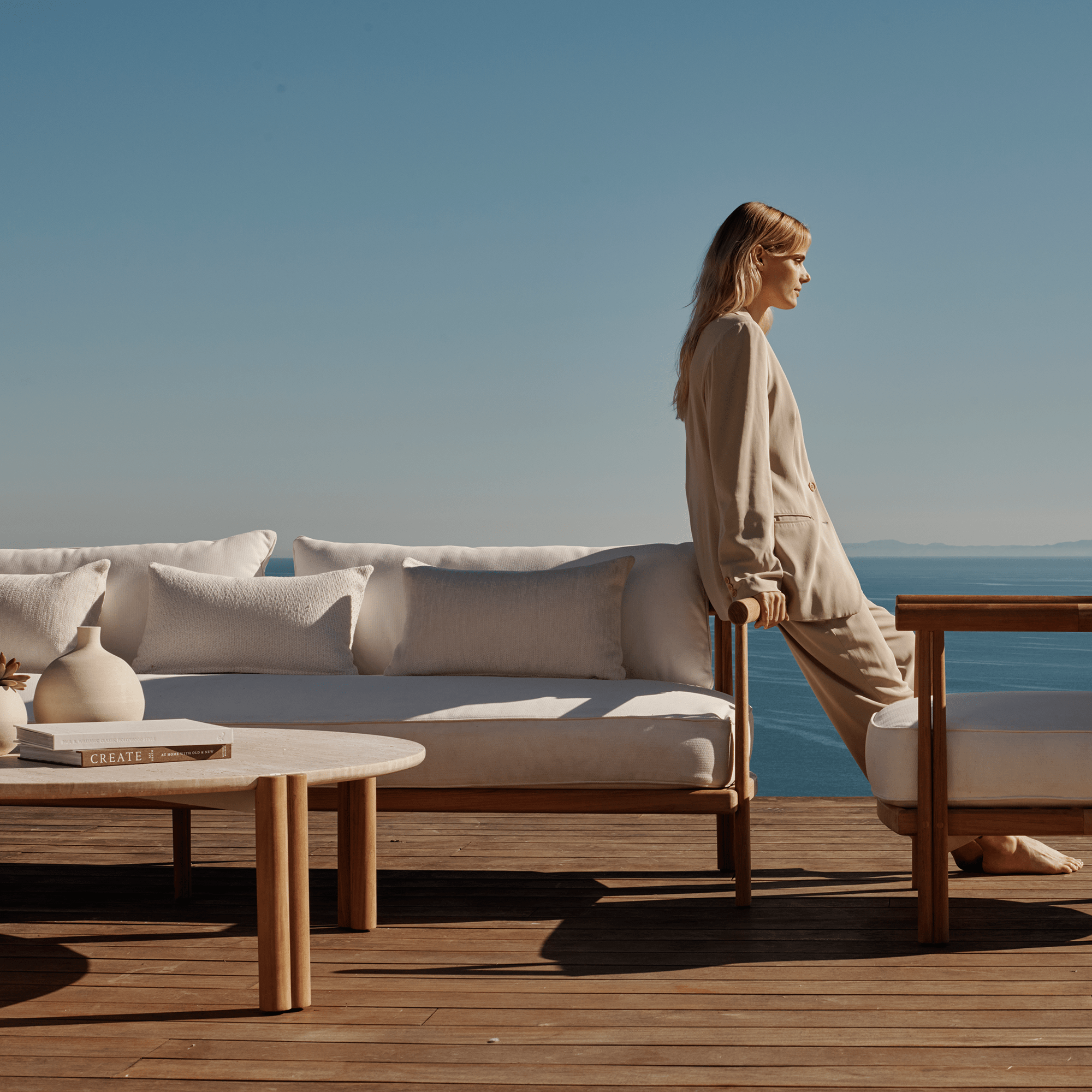 Στρογγυλό τραπεζάκι σαλονιού Cove Teak