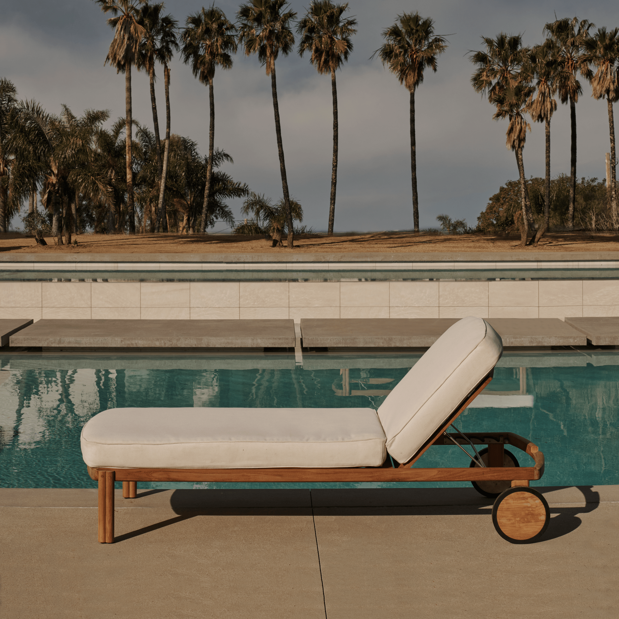 Cove Teak Sun Lounge