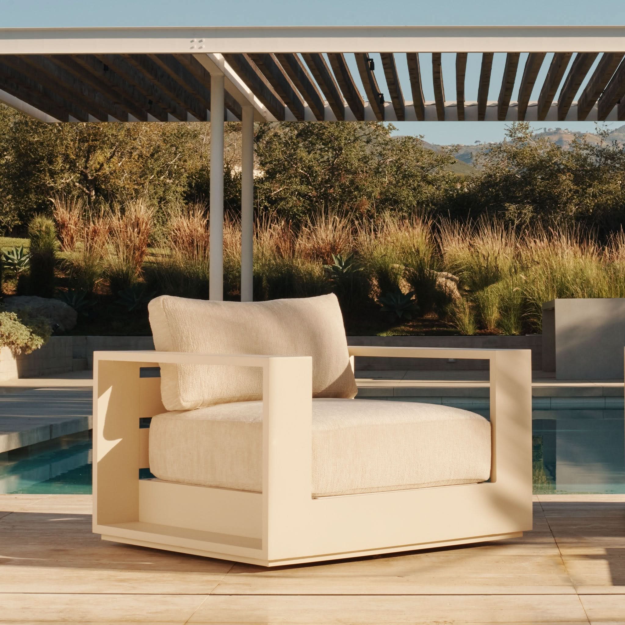 Hayman Aluminum Swivel Lounge Chair