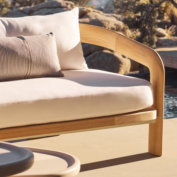 EASILY GENERATE & SHARE QUOTES