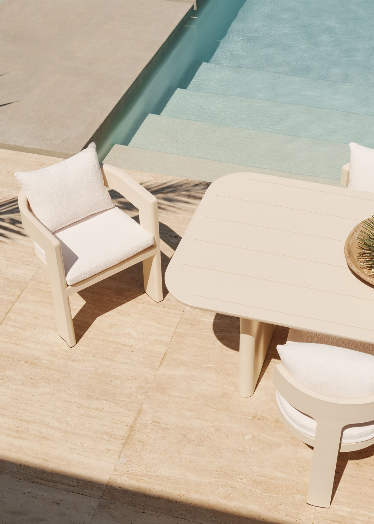 Victoria Aluminum dining