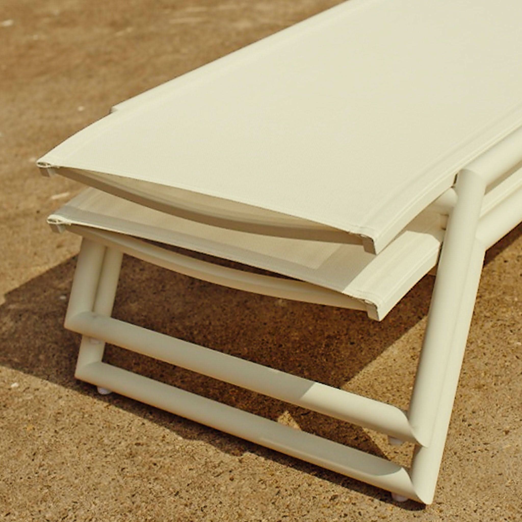 SummerLounge WinterLounge 2枚組 Breeze Stacking Sun Lounge | Modern Aluminum Outdoor Furniture