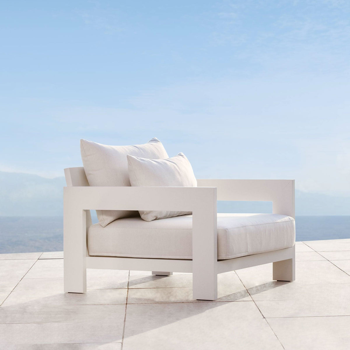 Hampton Lounge Chair | Aluminum Asteroid, Panama Grafito, Batyline Silver