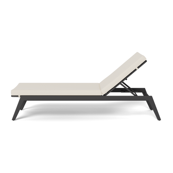 Loop Sun Lounge | Aluminum Asteroid, Siesta Ivory, Wicker Grey